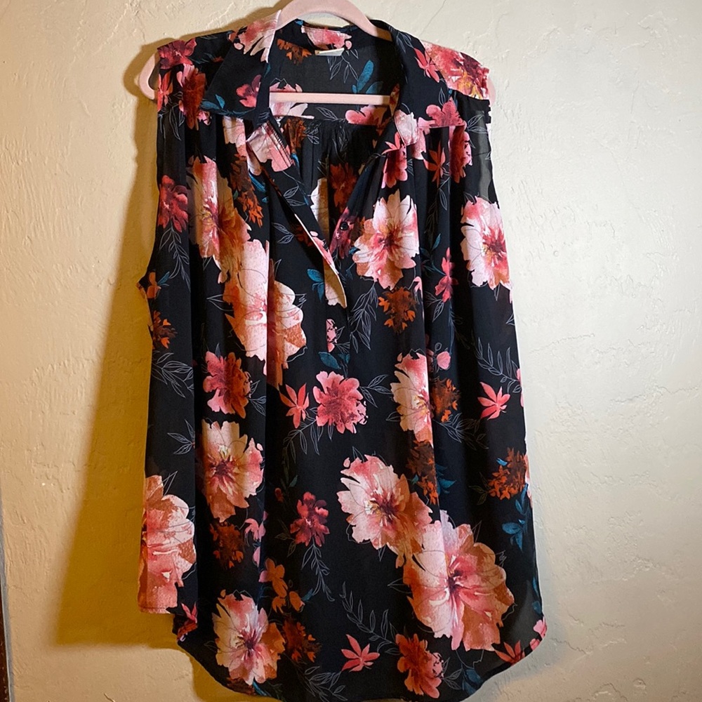 Flowy sheer floral half button tank